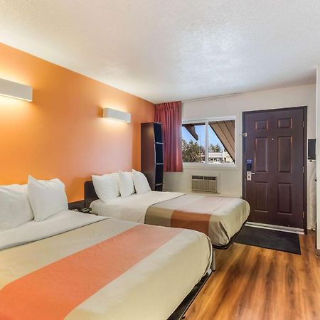 Motel 6-Lethbridge, Ab Екстериор снимка