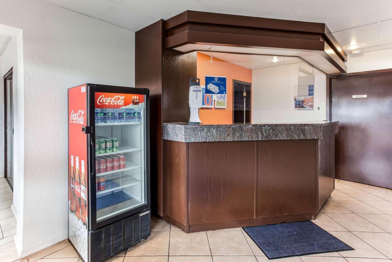 Motel 6-Lethbridge, Ab Екстериор снимка