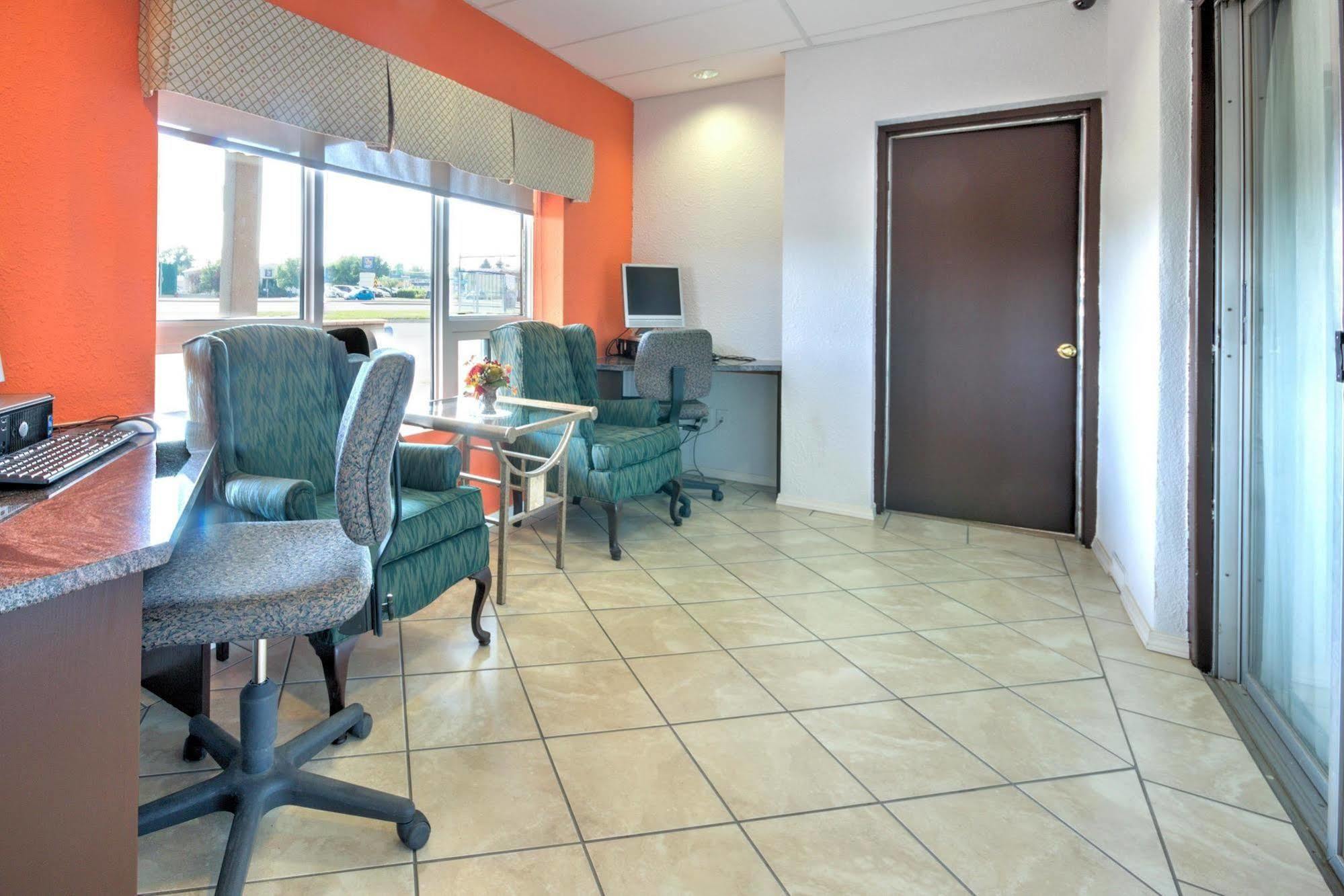 Motel 6-Lethbridge, Ab Екстериор снимка